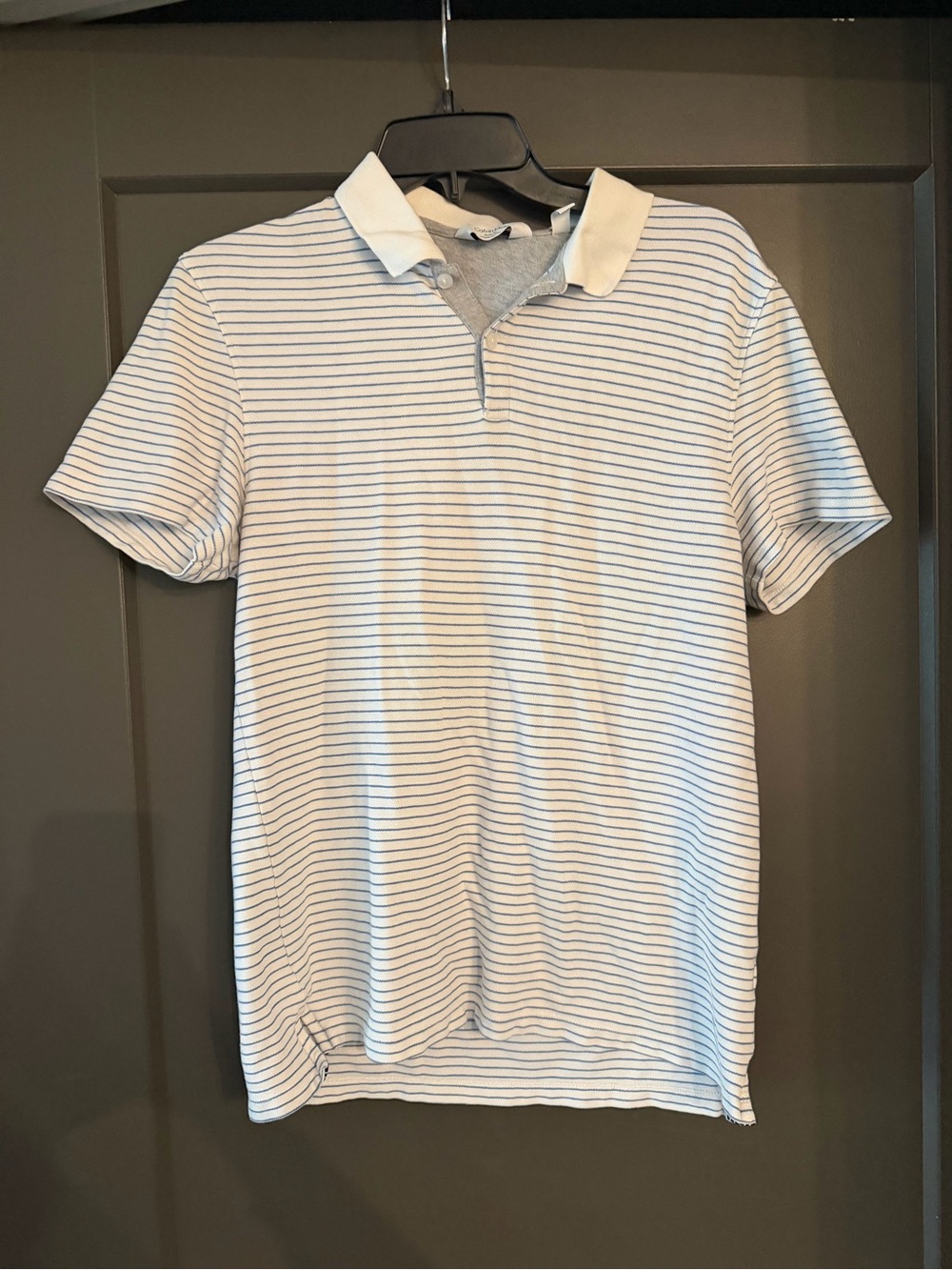 Classic Men’s Calvin Klein White Polo with Navy Stripe Body Fit size Medium